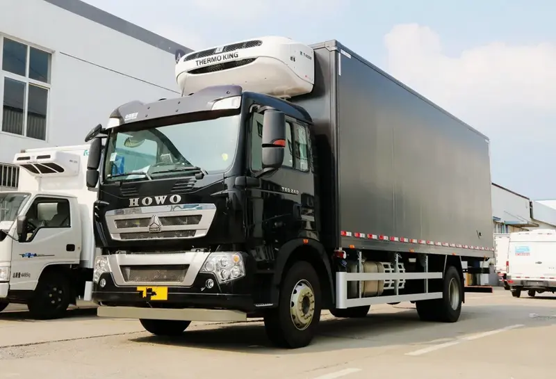 HOWO Refrigerated Truck-3