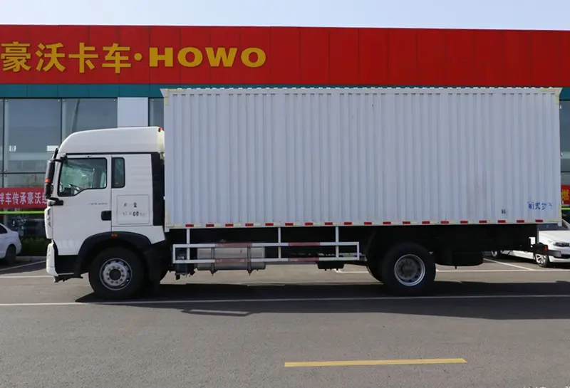 HOWO T5G 4X2 Cargo Trucks-1