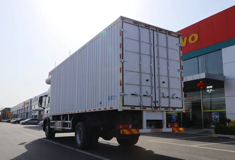 HOWO T5G 4X2 Cargo Trucks-3