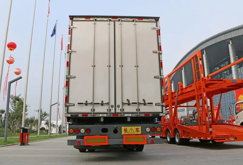 HOWO T7H 6X2 Cargo Trucks-2