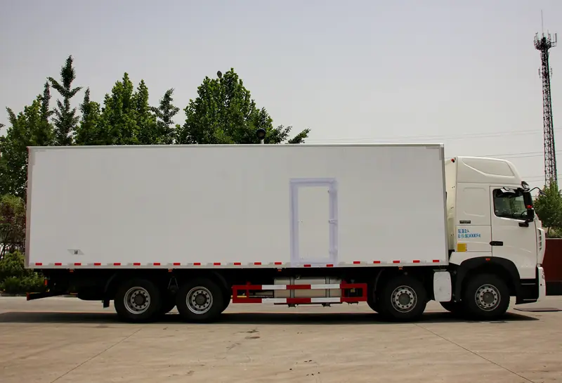HOWO T7H 8X4 Cargo Trucks-2