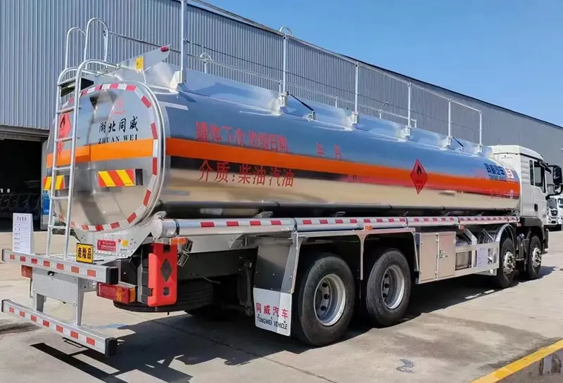 Sinotruk HOWO Fuel Tank Truck-1