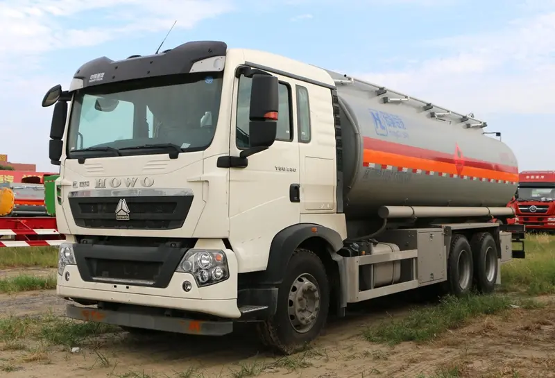 Sinotruk HOWO Fuel Tank Truck-4
