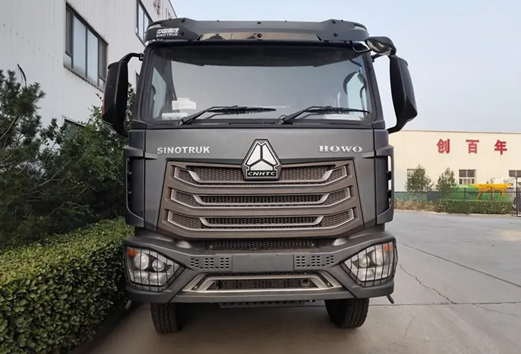 SINOTRUCK HOWO 6×4 Cement Tanker Truck-1