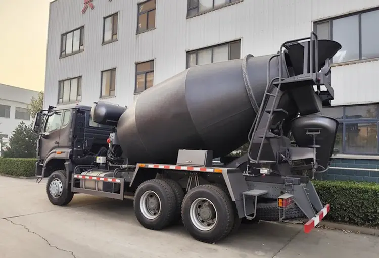 SINOTRUCK HOWO 6×4 Cement Tanker Truck-3